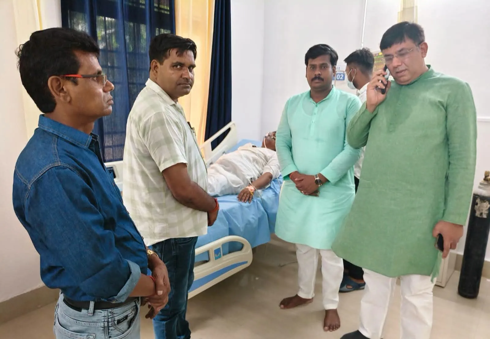 जिला मीडिया प्रभारी की गिरफ्तारी के विरोध में भाजपा का प्रदर्शन, निष्पक्ष जांच और रिहाई की उठी मांग - Gallery Image