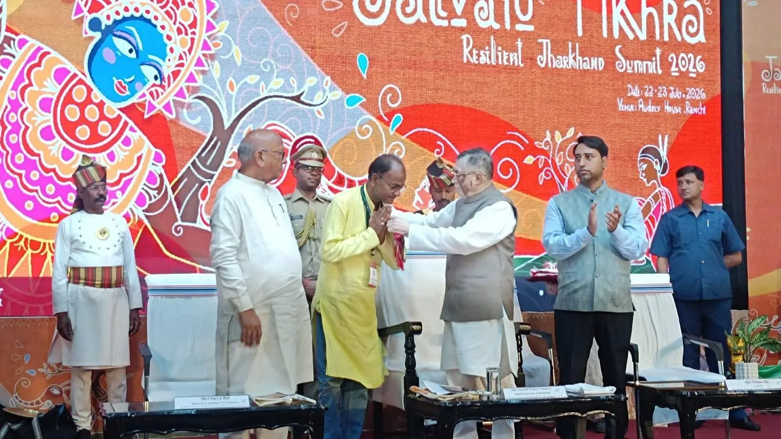 राज्यपाल के हाथों सम्मानित हुए समाजसेवी शंकर रवानी, बाल अधिकार व पर्यावरण संरक्षण में योगदान को मिली पहचान