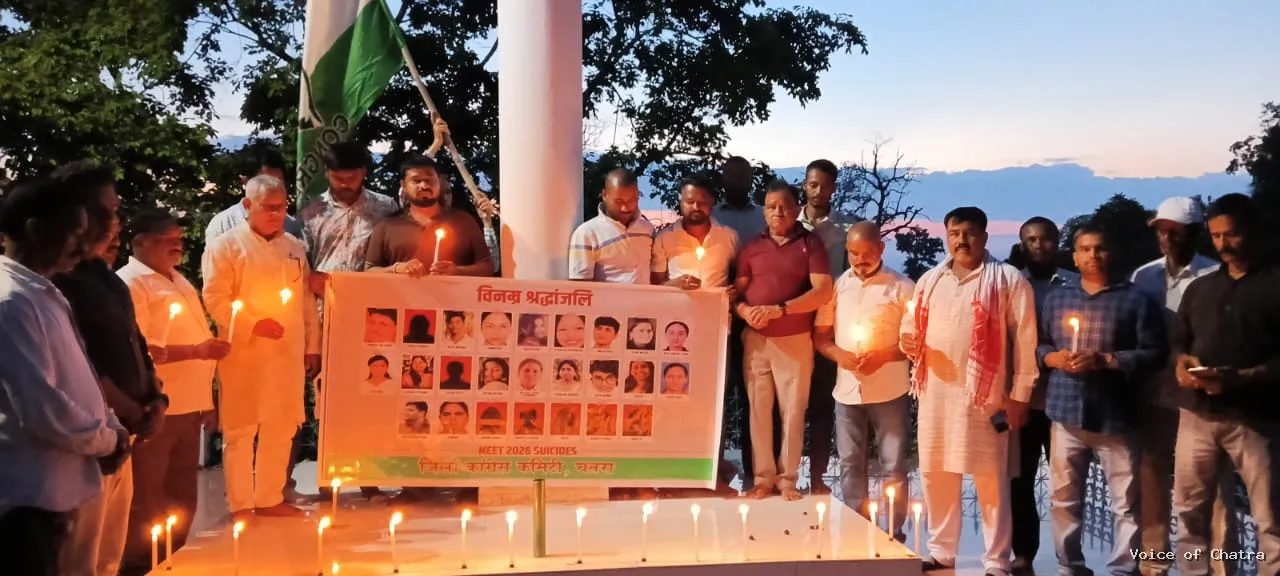 चतरा में कांग्रेस का कैंडल मार्च, छात्रों के भविष्य और परीक्षा पारदर्शिता को लेकर उठाई आवाज