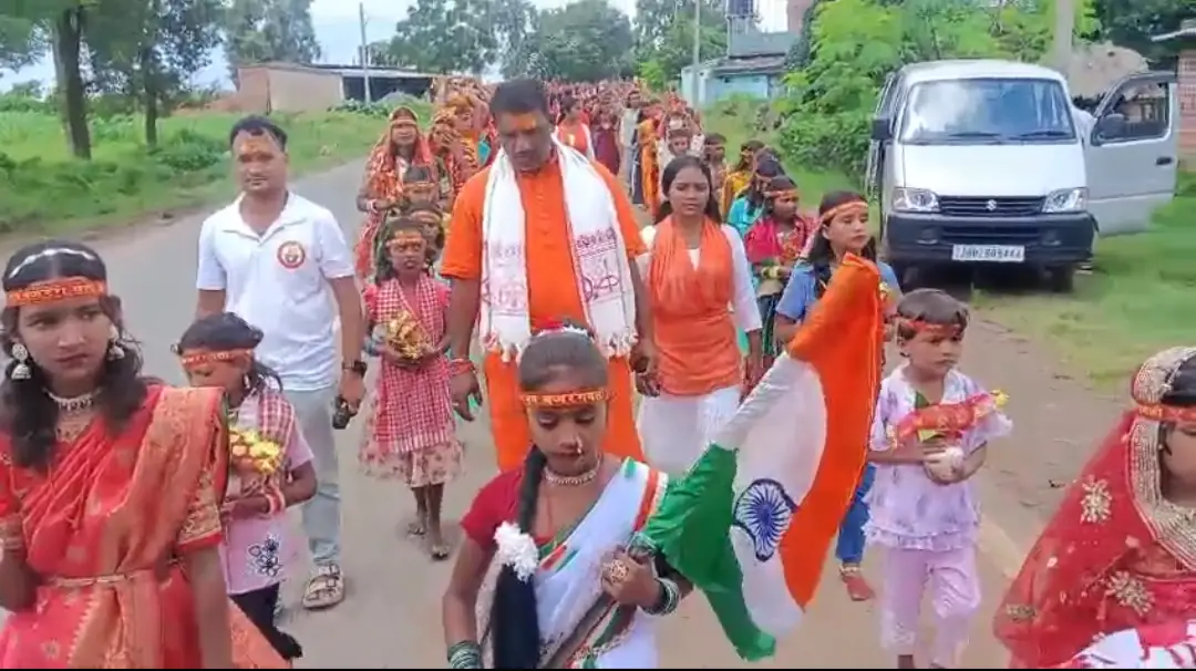 शिला चौक से महाने नदी तक निकली भव्य जलयात्रा, 500 से अधिक श्रद्धालुओं ने अमगावा शिव मंदिर में किया जलाभिषेक