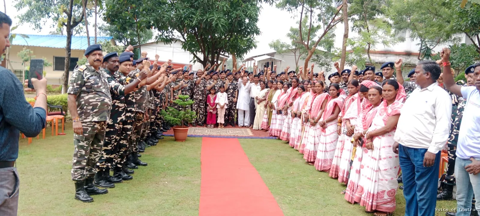 भारत माता की आरती के साथ शुरू हुआ रक्षाबंधन का पर्व, चतरा SSB कैंप में बहनों ने जवानों की कलाई पर बांधा रक्षा सूत्र