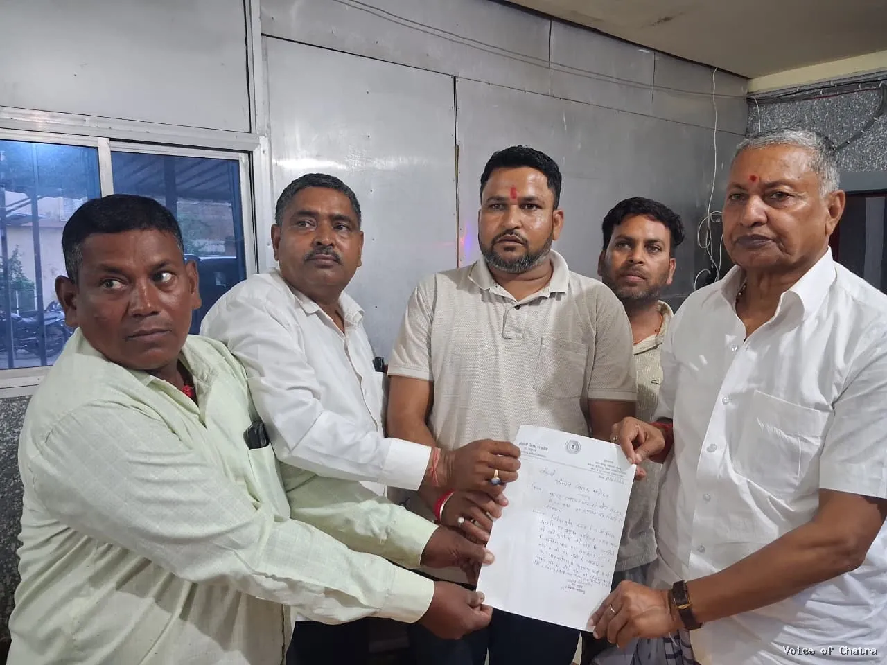 श्मशान घाट में शेड एवं सड़क निर्माण की मांग को लेकर सांसद श्री कालीचरण सिंह से मिले प्रतिनिधि, मिला सकारात्मक आश्वासन