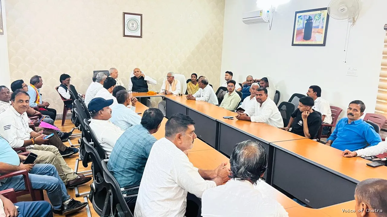 चतरा में कांग्रेसजनों ने शोकसभा कर दिवंगत आत्माओं को दी श्रद्धांजलि
