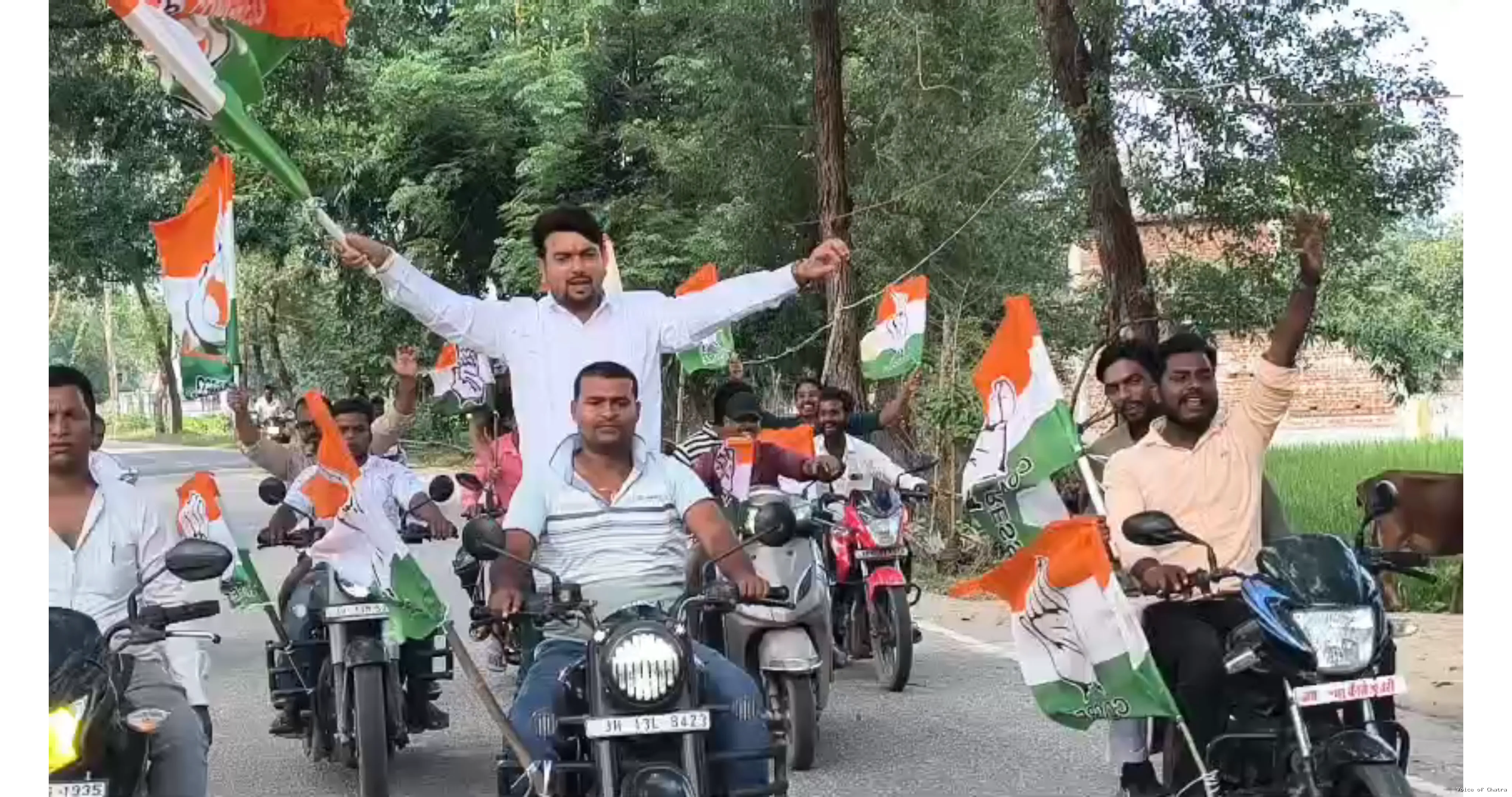 हंटरगंज में ‘वोट बचाओ, देश बचाओ’ अभियान की गूंज, सैकड़ों बाइकों के साथ निकली कांग्रेस की रैली